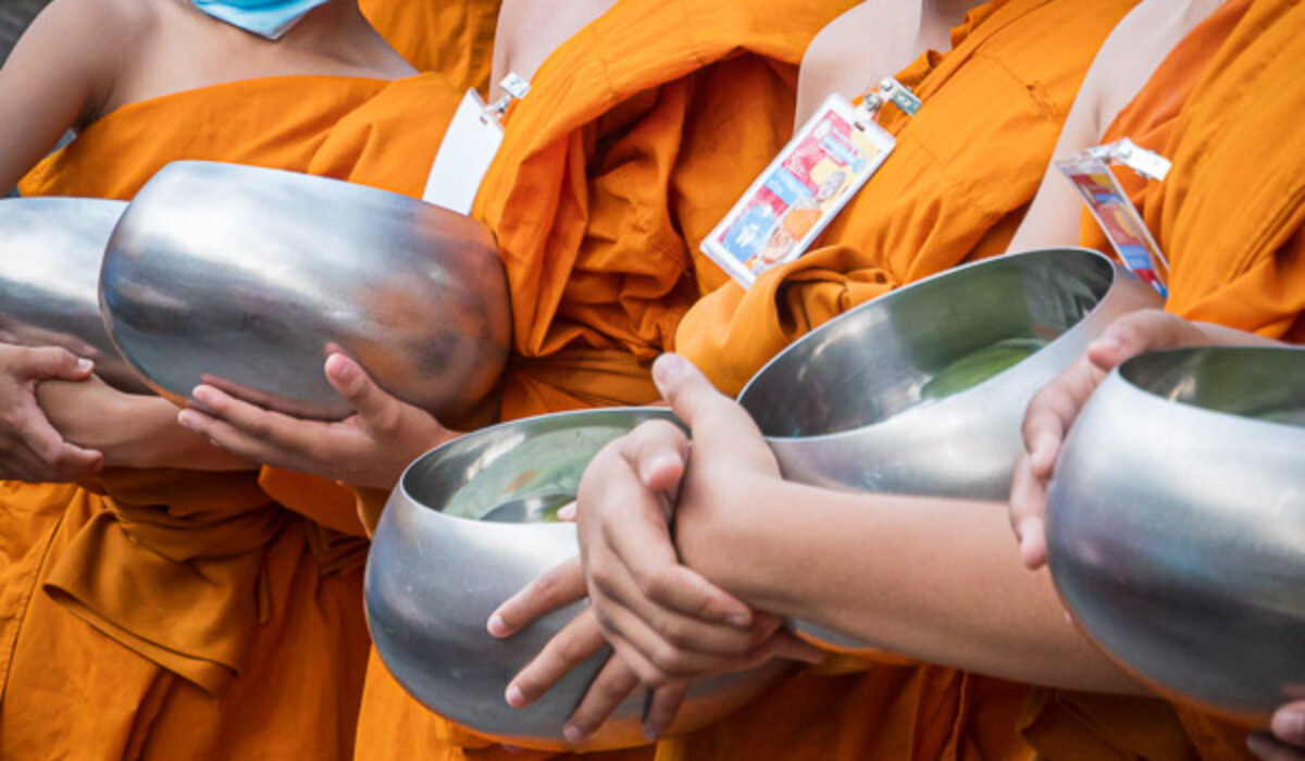 Exploring the streets, and Buddhism, in Bangkok